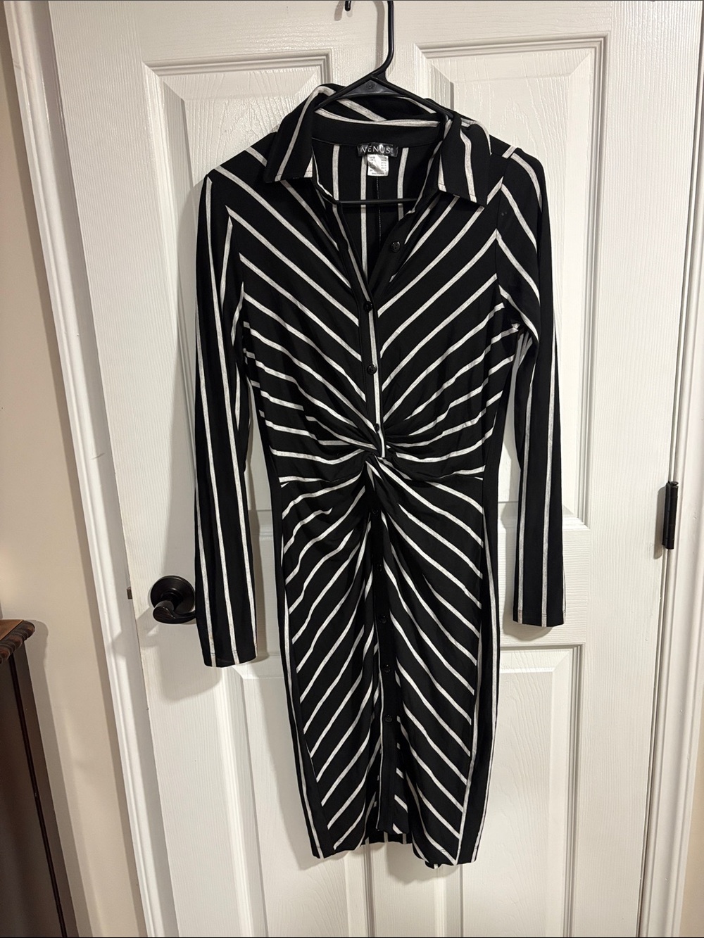 VENUS Black & White Twist-Front Long Sleeve Dress